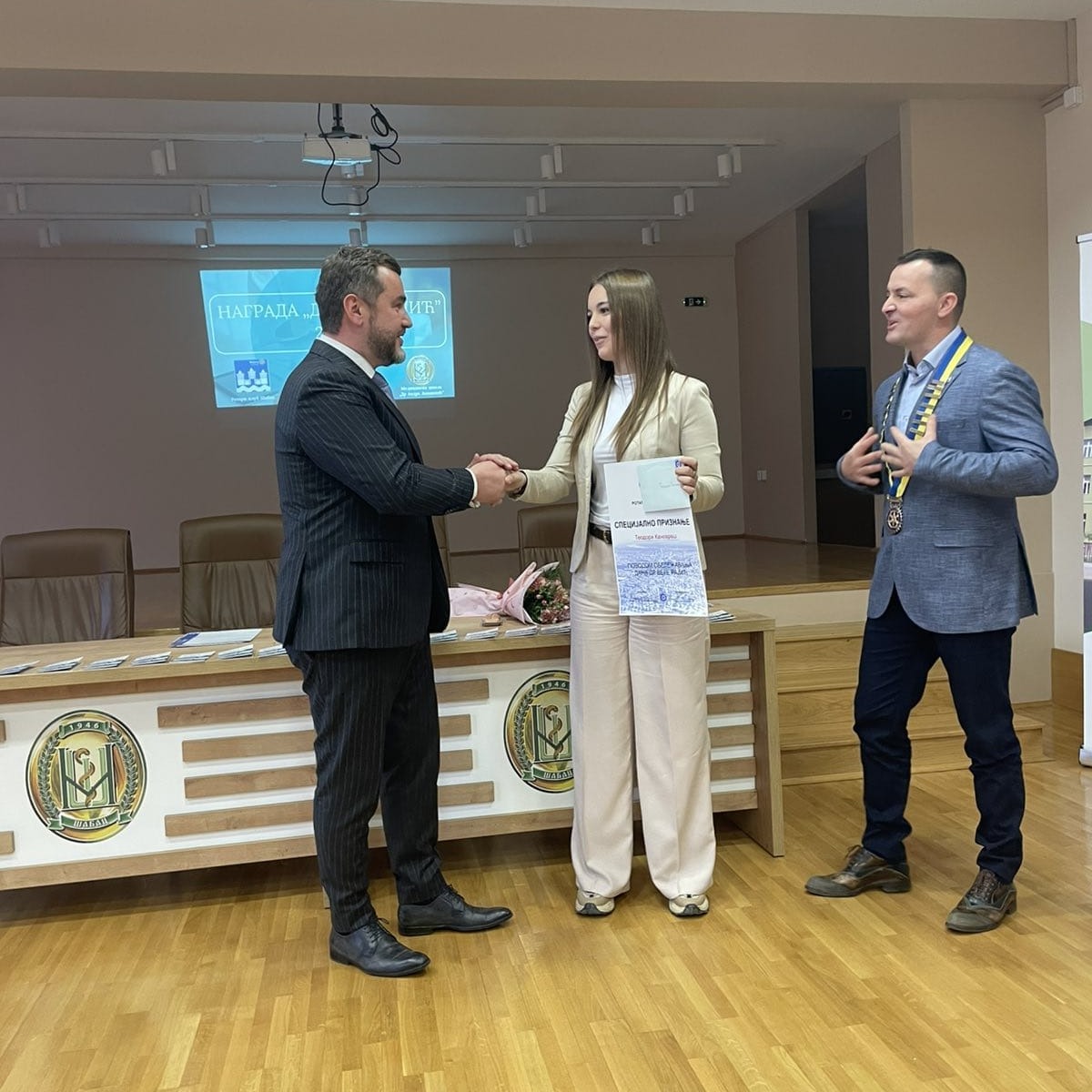 Čestitke Teodori Kankaraš nakon uručenja posebnog priznanja